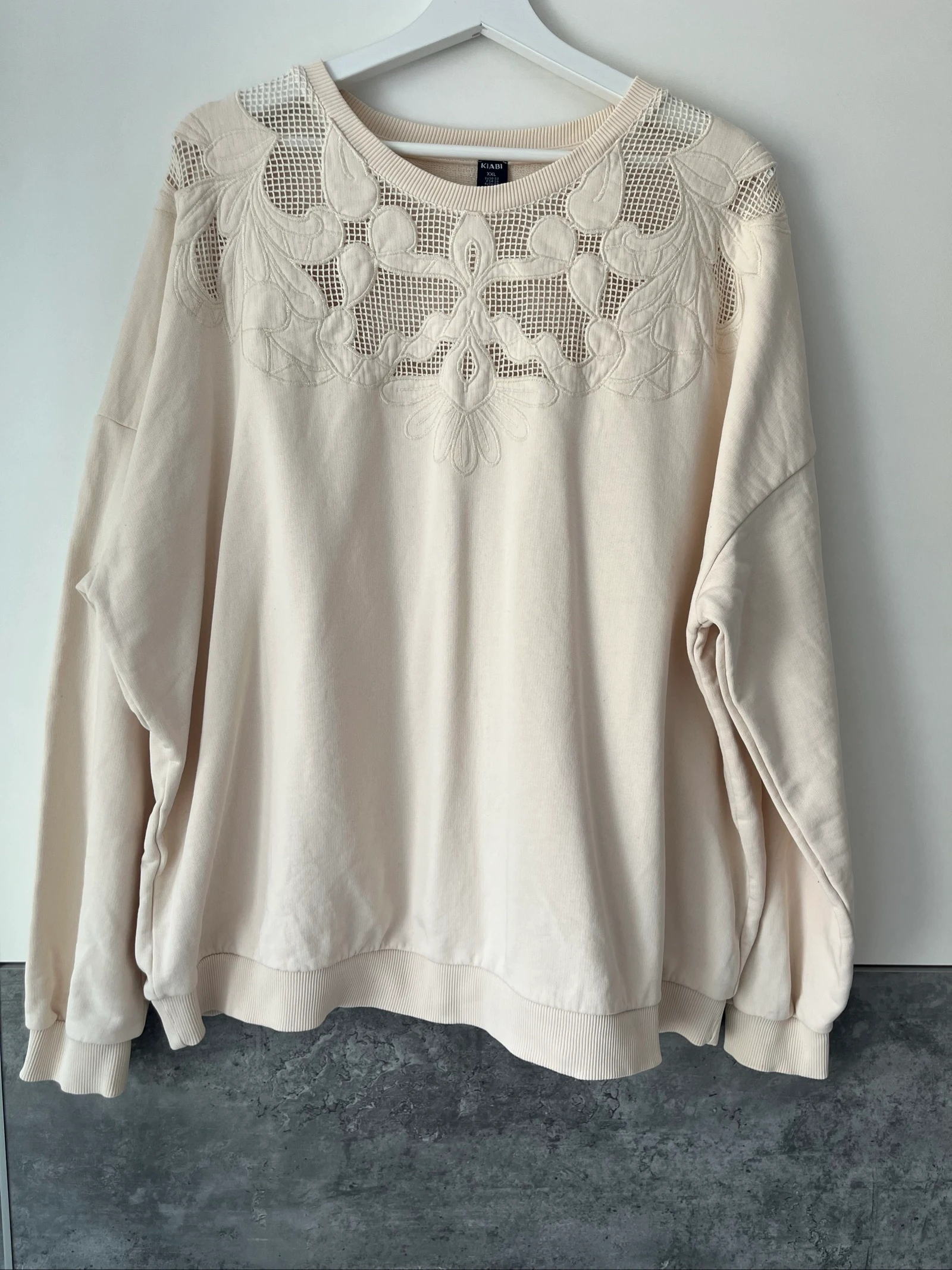 Sweat avec détails ajouré - Beige - Kiabi - XXL - Prix négociable